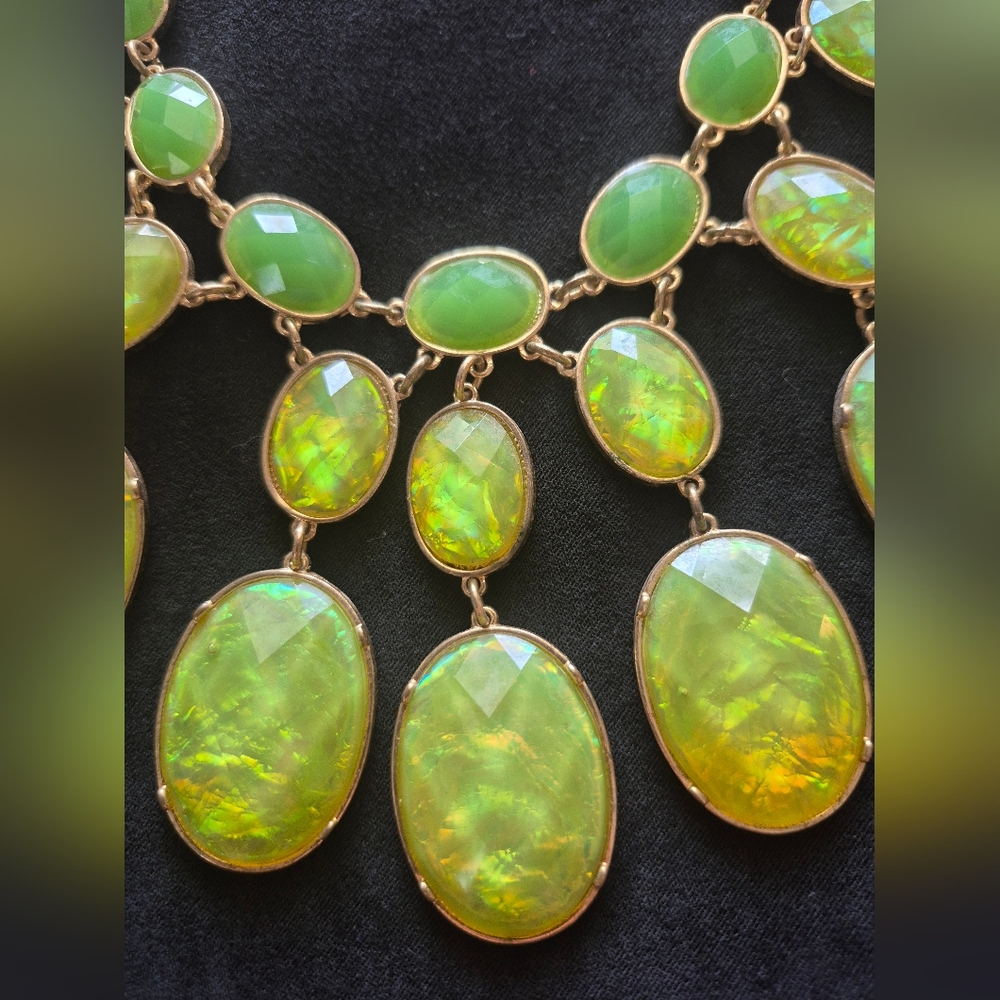 NEON IRRIDESCENT GREEN STATEMENT NECKLACE w goldtone halloween party - Picture 2 of 8